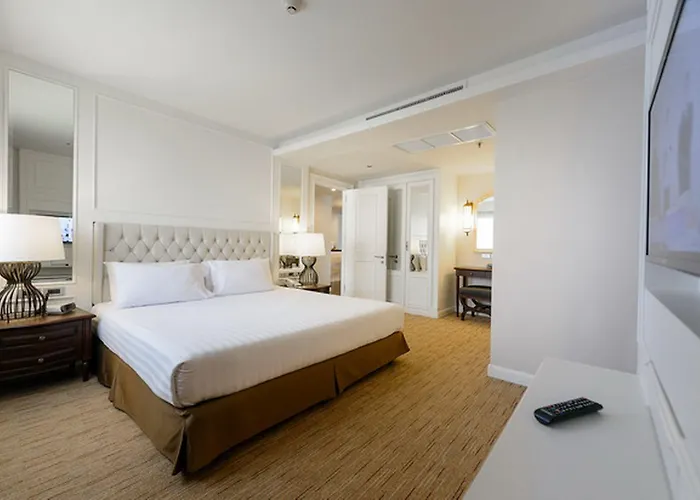 Bliston Suwan Park View Hotel 4*
