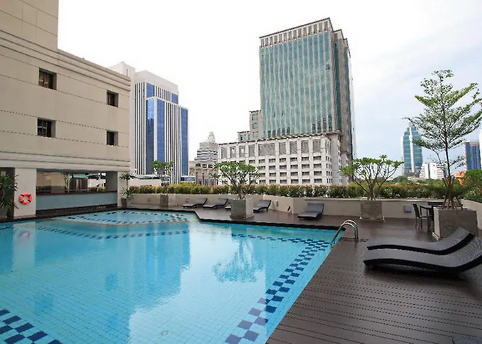 Bliston Suwan Park View Hotel 4*