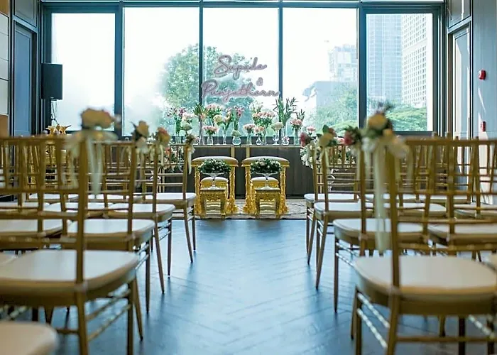 Bliston Suwan Park View Hotel